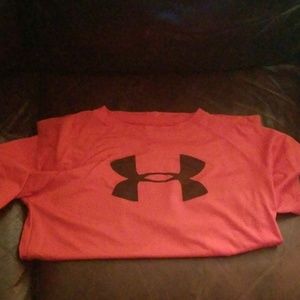 Boys Youth Under Armour Large Tshirt